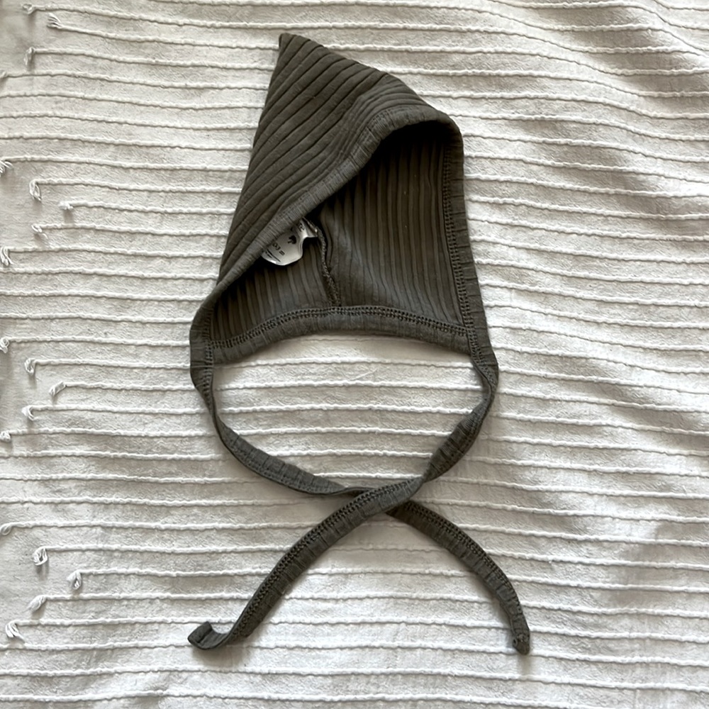 KATE QUINN Sage Green Pixie Hat 0-3 mo, gently used